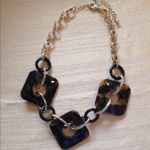 Chico's Mollie Short Nosz Necklace